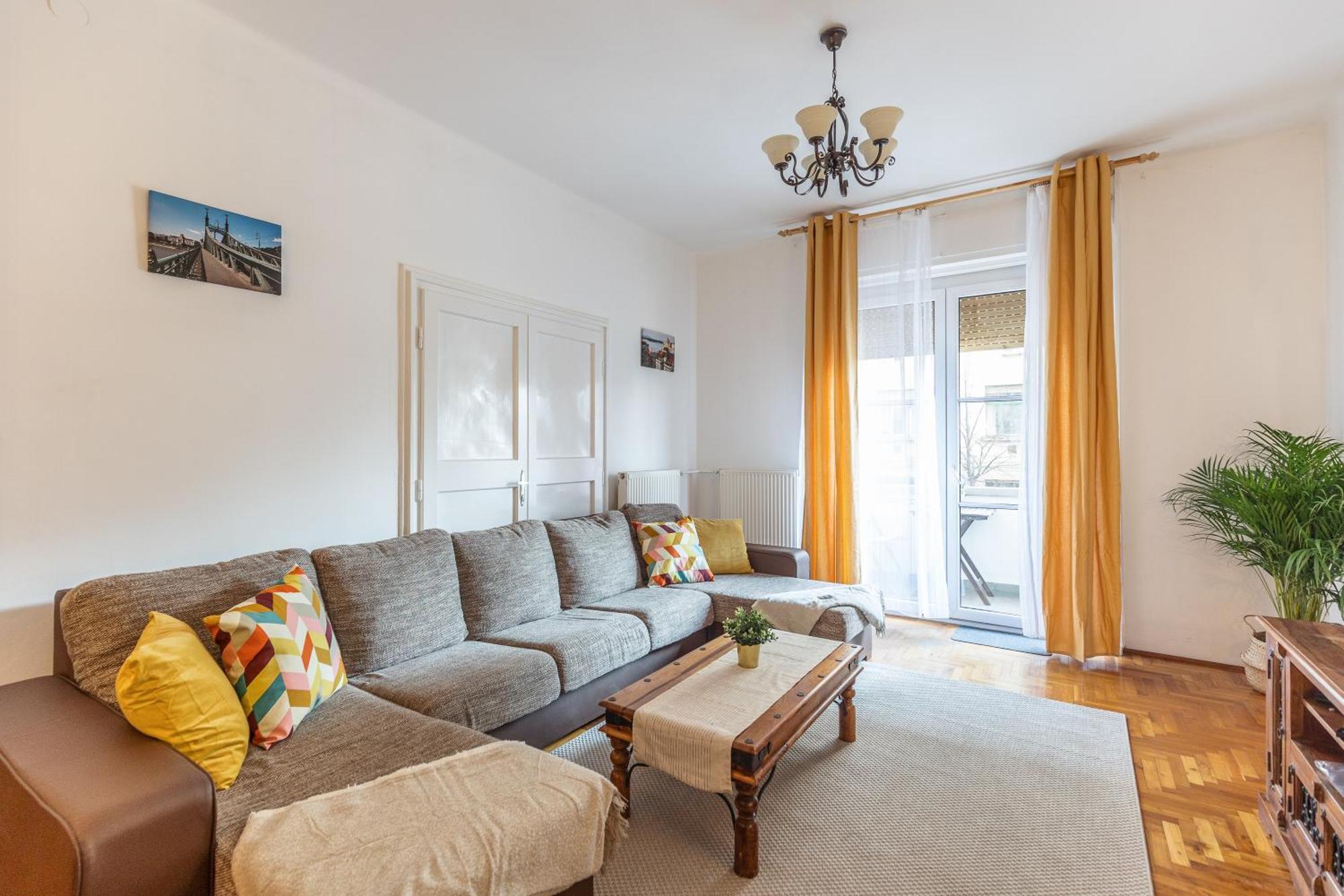 Bright & Spacious Riverside Apartment With Balcony Budapest Exteriör bild