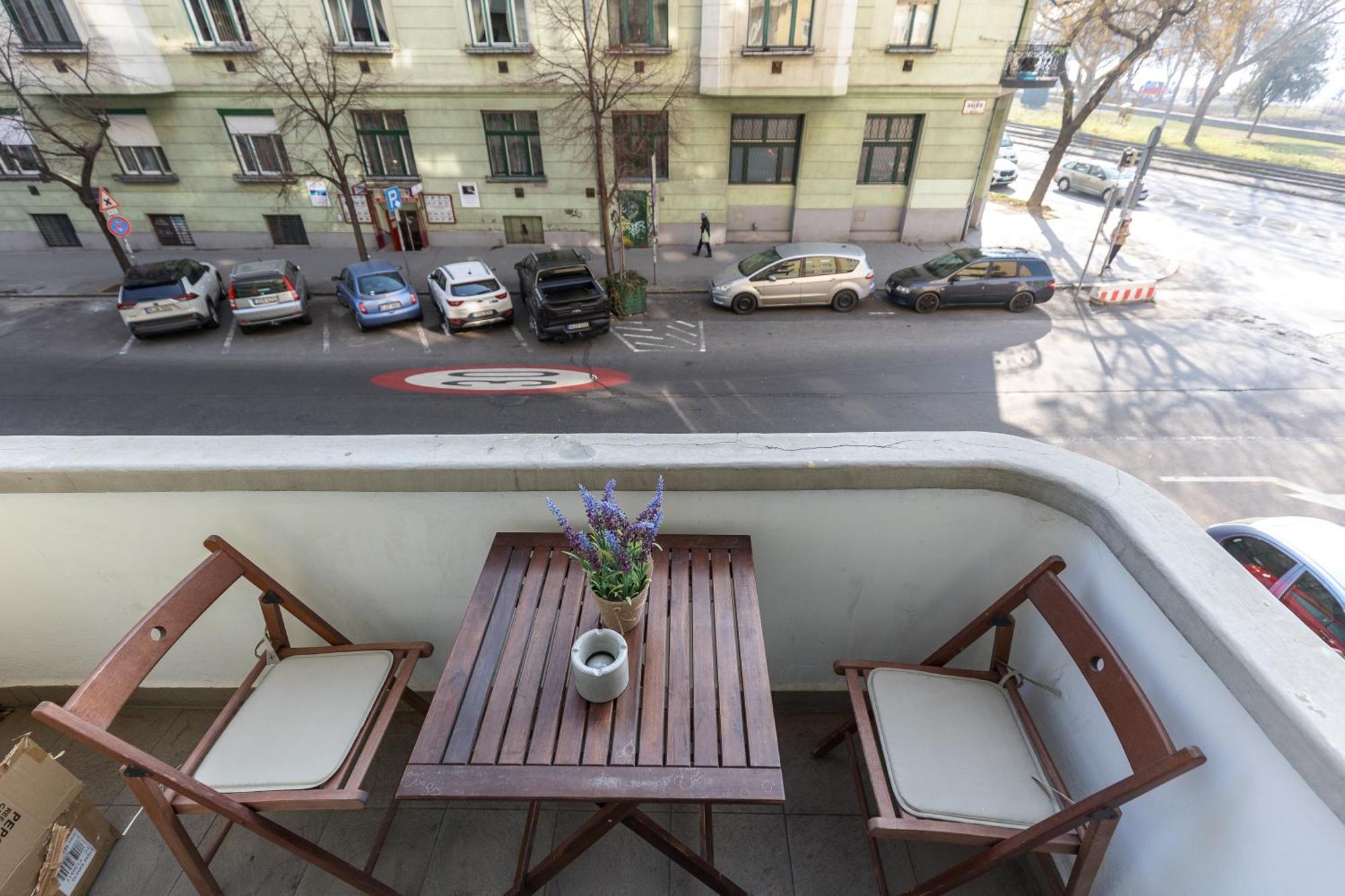 Bright & Spacious Riverside Apartment With Balcony Budapest Exteriör bild