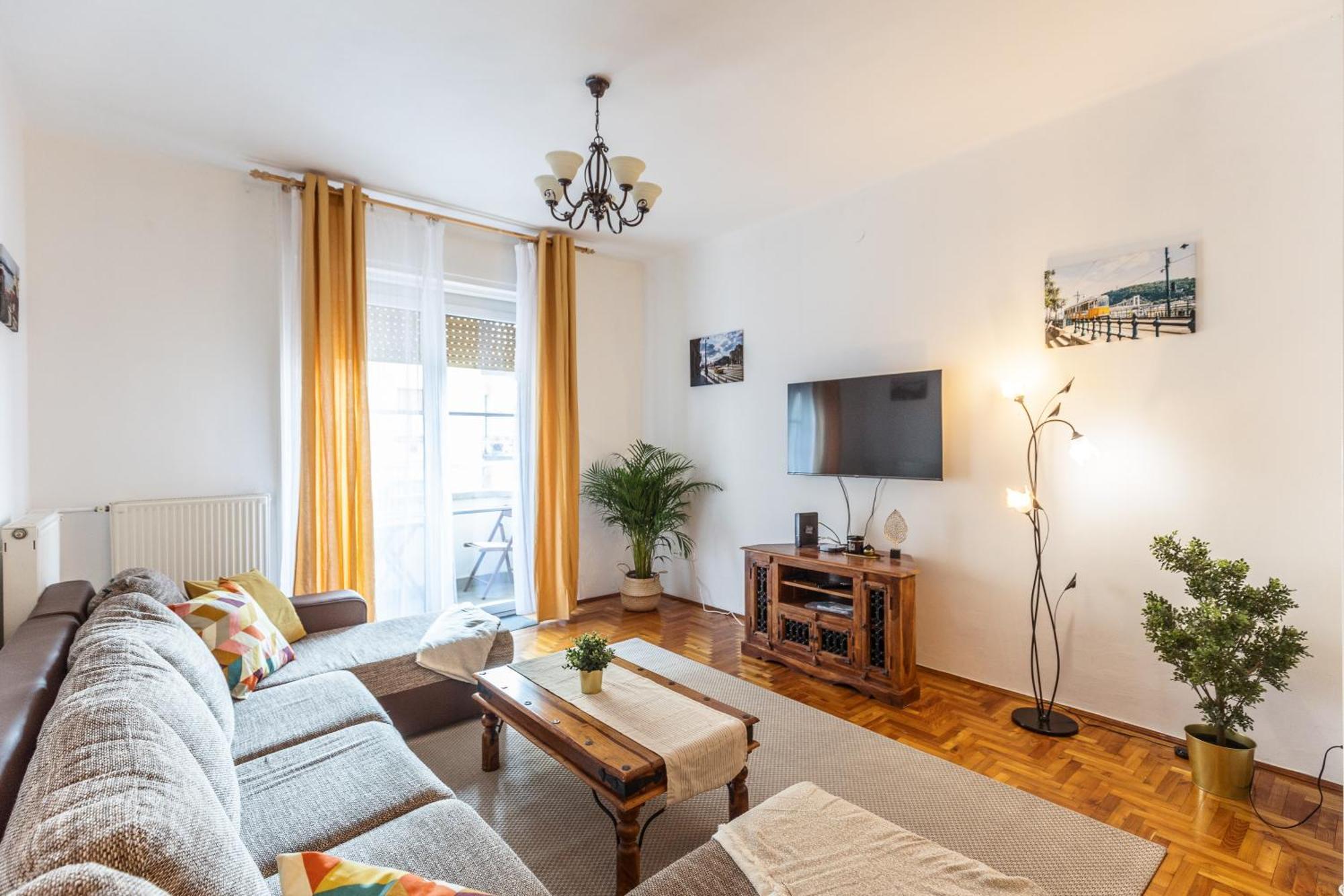 Bright & Spacious Riverside Apartment With Balcony Budapest Exteriör bild