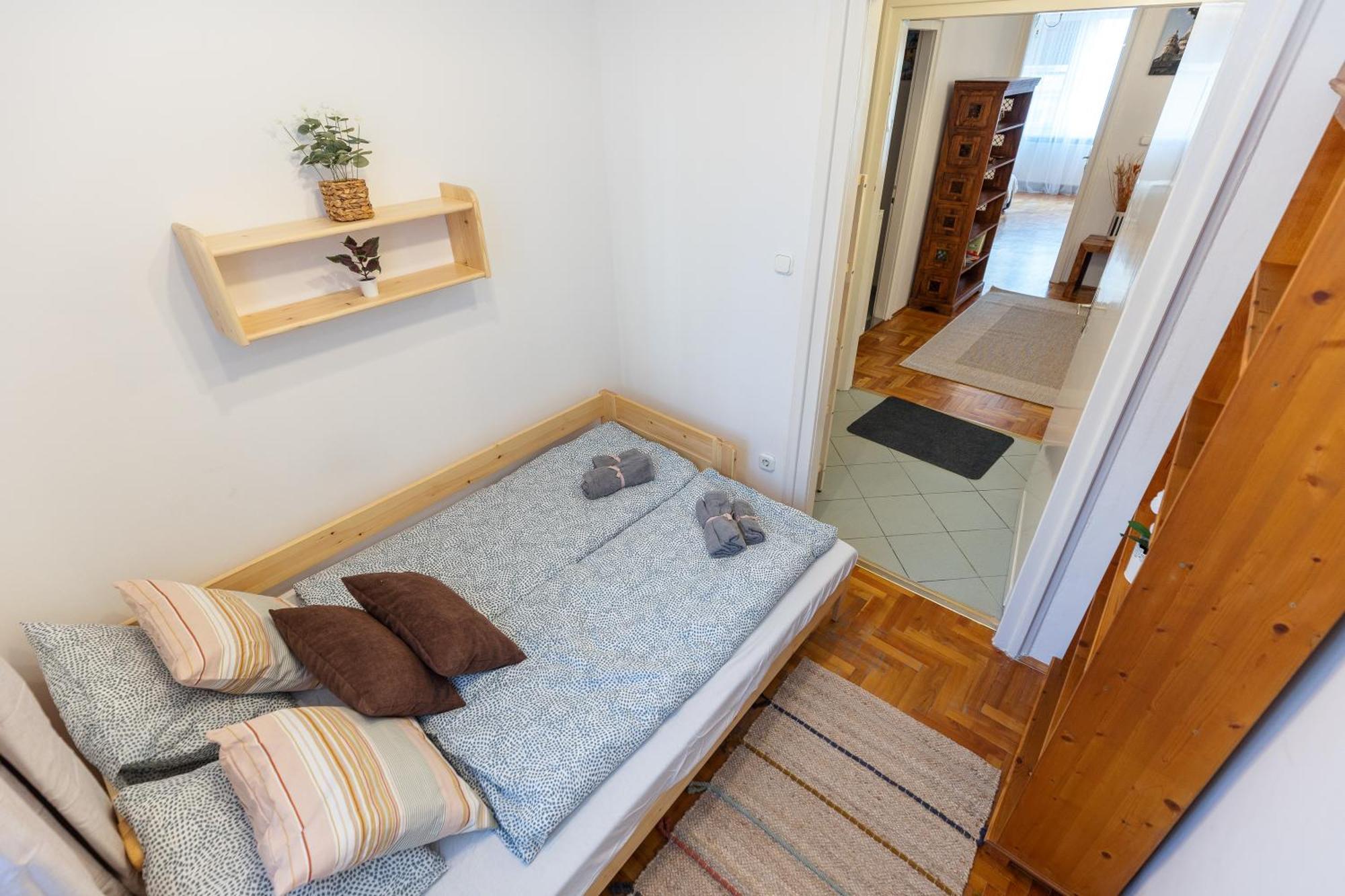 Bright & Spacious Riverside Apartment With Balcony Budapest Exteriör bild