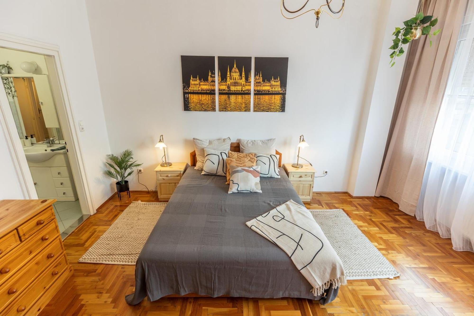 Bright & Spacious Riverside Apartment With Balcony Budapest Exteriör bild