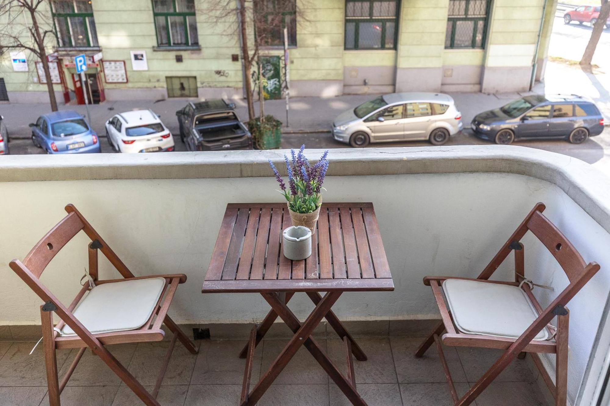 Bright & Spacious Riverside Apartment With Balcony Budapest Exteriör bild
