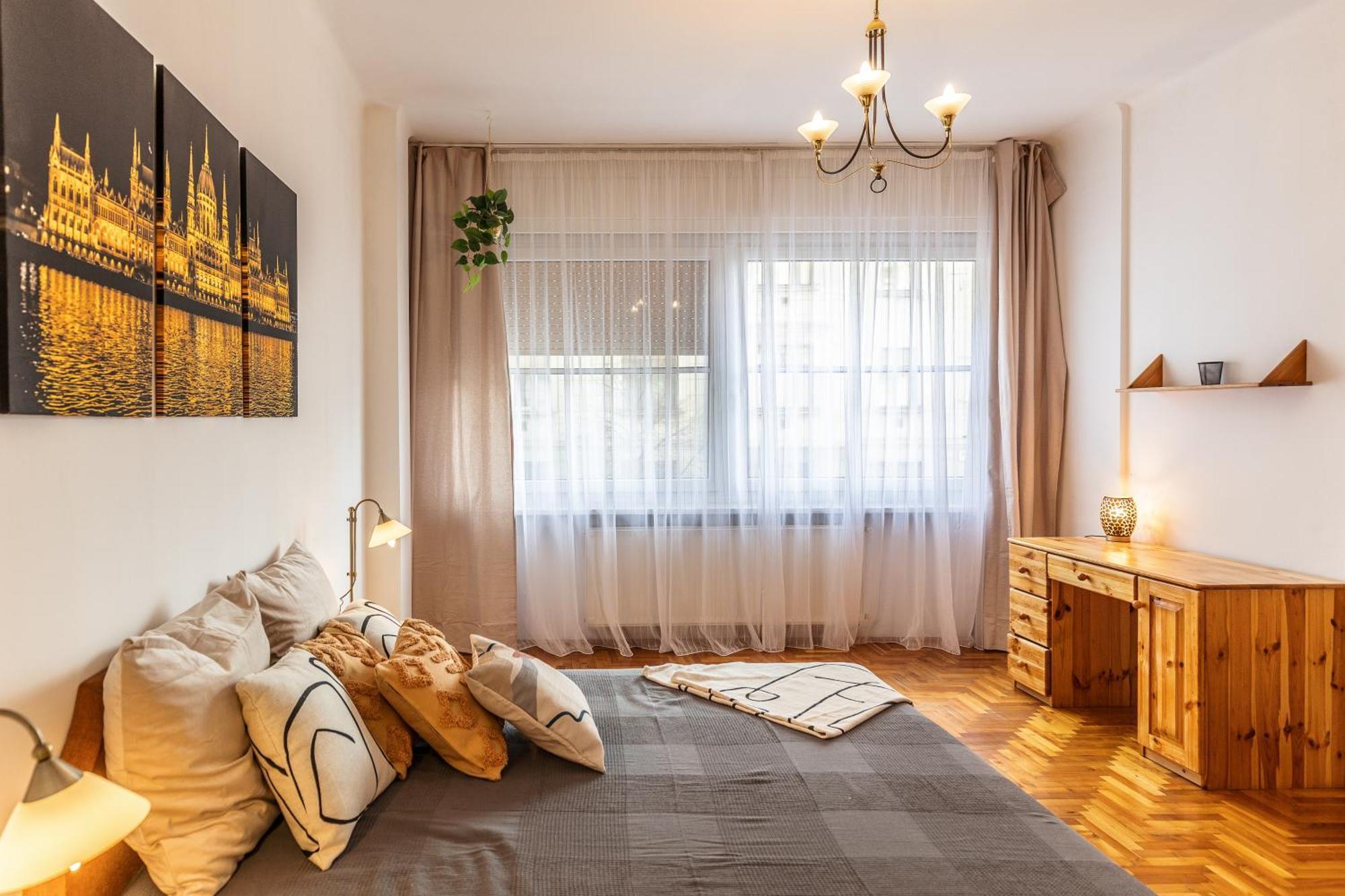 Bright & Spacious Riverside Apartment With Balcony Budapest Exteriör bild