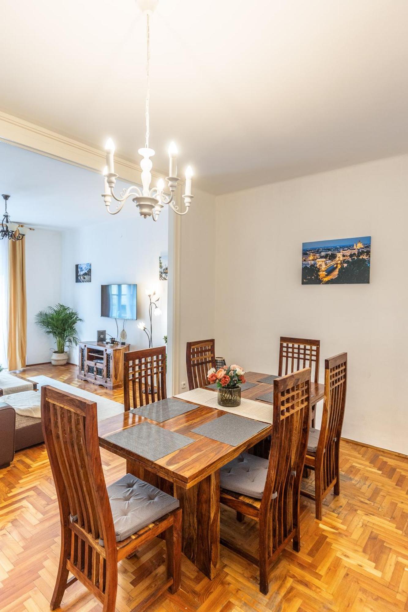 Bright & Spacious Riverside Apartment With Balcony Budapest Exteriör bild