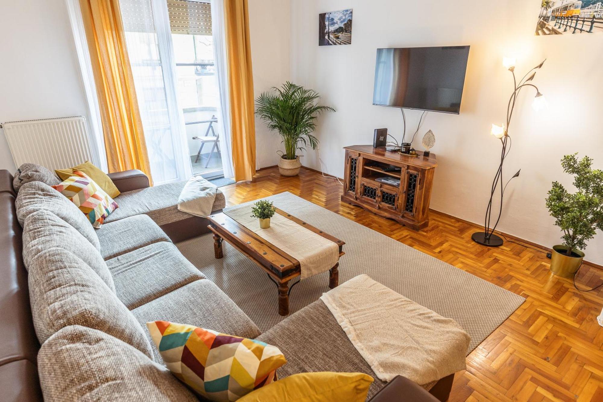Bright & Spacious Riverside Apartment With Balcony Budapest Exteriör bild